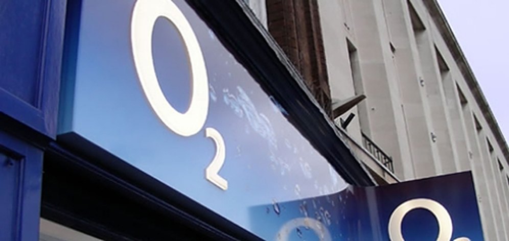 O2 illuminated shop sign
